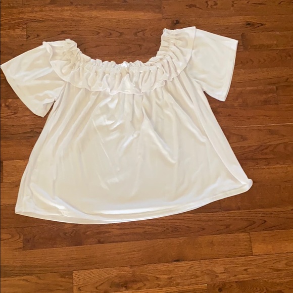 Harlowe & Graham off the shoulder blouse - Picture 3 of 3